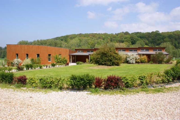 Vue de l'espace 2003, bâtiment scolaire du Lycée Agricole Privé de Tourville-sur-Pont-Audemer