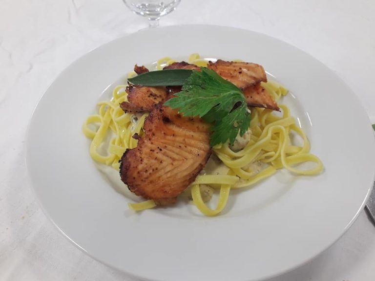Mets préparés par le chef pour l’événement “Comme au resto” au Lycée Agricole Privé de Tourville-sur-Pont-Audemer